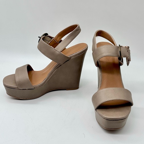 Charlotte Russe Shoes - Charlotte Russe KELSEY-28X Women’s Wedge Sandals size 6